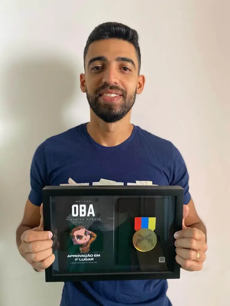 Registro original de Felipe Lopes com sua placa de aprovação OBA